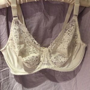 Pretty Lacy Wacoal Bra